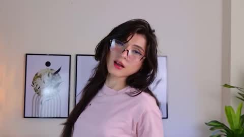 Snapshot of violeta_foxz chatting on 8, 10, 2025 Violeta online show from 8, 10, 2025