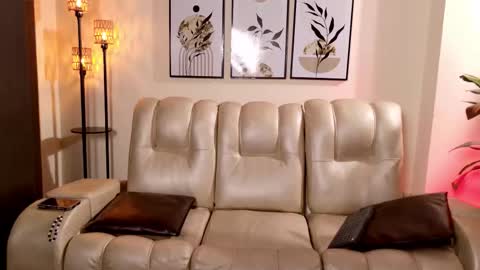 Snapshot of violeta_foxz chatting on 4, 2, 2026 Violeta online show from 4, 2, 2026