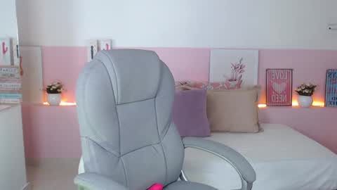 Violeta leon online show from 11, 2, 2025