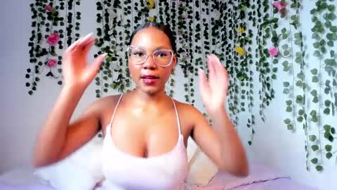 Snapshot of violeta_milleer chatting on 13, 2, 2025 Violeta online show from 13, 2, 2025