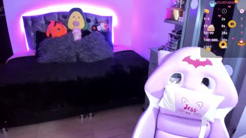 Violeta  Help me reach 150 thumbs up    online show from 27, 12, 2024