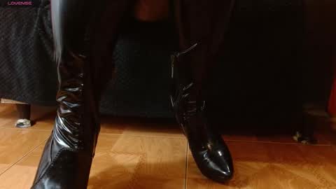 Snapshot of violetamorrison chatting on 15, 11, 2025 Violeta morrison online show from 15, 11, 2025