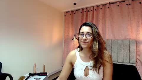 Snapshot of violetascott_ chatting on 7, 3, 2025 VIOLETA online show from 7, 3, 2025