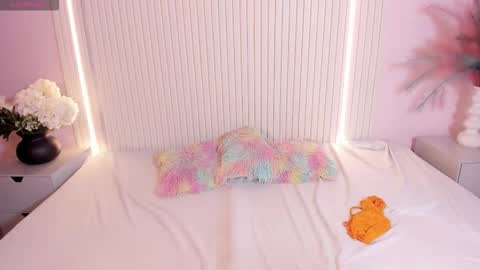 violethall2 online show from 24, 3, 2026