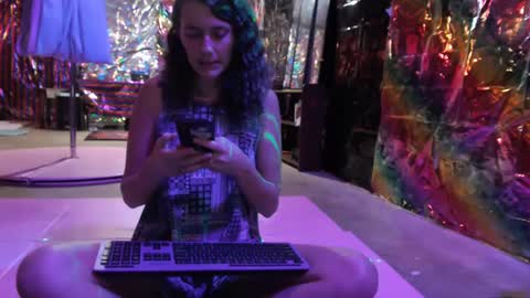 Violet Hooper online show from 2, 12, 2024