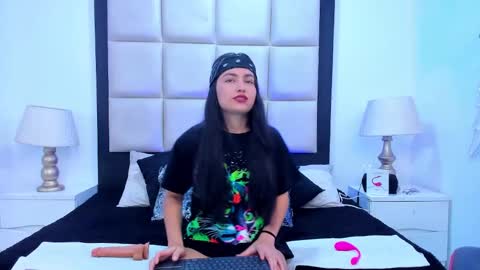 Violet Rousse online show from 16, 2, 2025