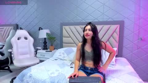 Violet Rousse online show from 20, 2, 2025