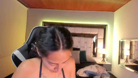 Snapshot of violetskinny chatting on 23, 12, 2024 violetskinny online show from 23, 12, 2024