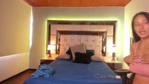 Snapshot of violetskinny chatting on 26, 12, 2024 violetskinny online show from 26, 12, 2024