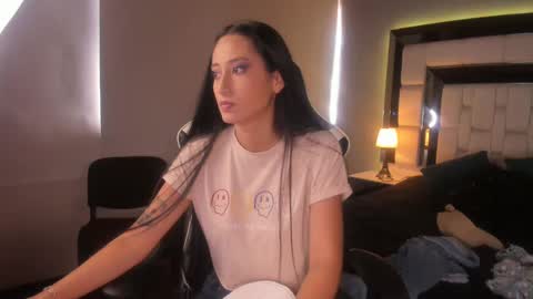 Snapshot of violetskinny chatting on 4, 2, 2025 violetskinny online show from 4, 2, 2025