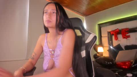 Snapshot of violetskinny chatting on 17, 2, 2025 violetskinny online show from 17, 2, 2025