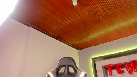 Snapshot of violetskinny chatting on 23, 2, 2025 violetskinny online show from 23, 2, 2025