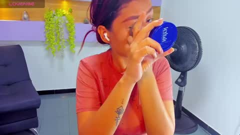 Snapshot of violetsmith7 chatting on 27, 12, 2024 violetsmith online show from 27, 12, 2024