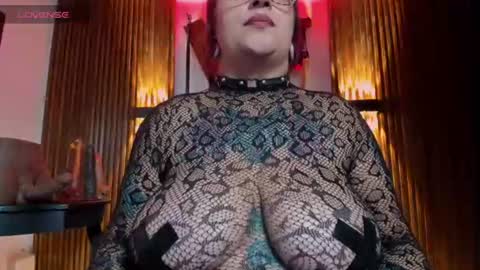 Snapshot of violett_8 chatting on 4, 7, 2026 violett_8 online show from 4, 7, 2026