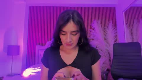 Snapshot of violett_hott_ chatting on 2, 2, 2026 violett_hott_ online show from 2, 2, 2026