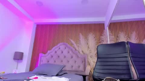 Snapshot of violett_hott_ chatting on 4, 3, 2026 violett_hott_ online show from 4, 3, 2026