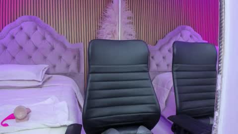 Snapshot of violett_hott_ chatting on 9, 3, 2026 violett_hott_ online show from 9, 3, 2026