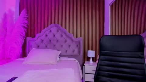 Snapshot of violett_hott_ chatting on 13, 3, 2026 violett_hott_ online show from 13, 3, 2026