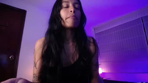 violett_queen122 online show from 23, 10, 2025