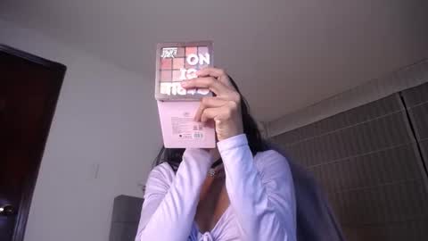 violett_queen122 online show from 24, 10, 2025