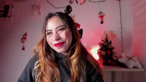 Snapshot of violett_red chatting on 20, 12, 2025 Violeta online show from 20, 12, 2025
