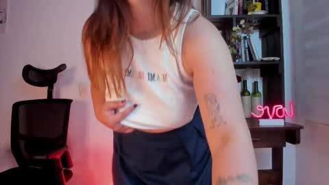 Snapshot of violett_red chatting on 8, 3, 2026 Violeta online show from 8, 3, 2026