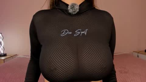 violetta independent model online show from 10, 9, 2025