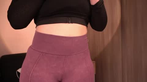 Snapshot of violetta_swift_ chatting on 4, 8, 2026 violetta independent model online show from 4, 8, 2026