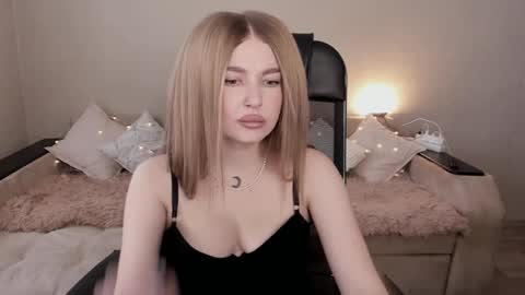 ViolettaOtis online show from 19, 2, 2025