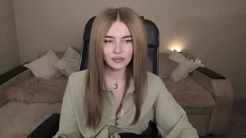 ViolettaOtis online show from 5, 3, 2025