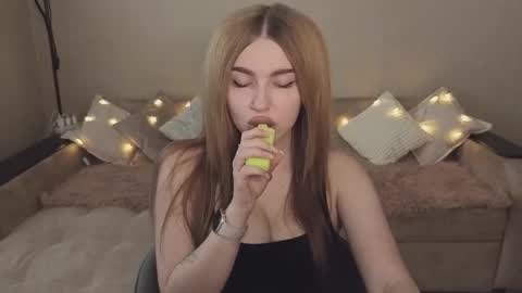 ViolettaOtis online show from 22, 9, 2025