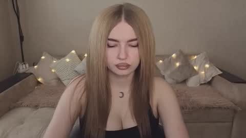 ViolettaOtis online show from 3, 10, 2025