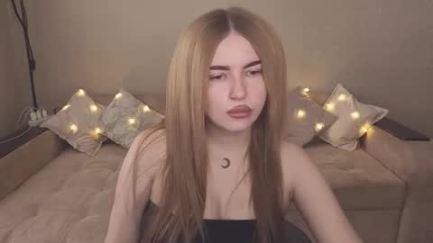 ViolettaOtis online show from 19, 10, 2025