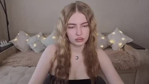 ViolettaOtis online show from 27, 4, 2026