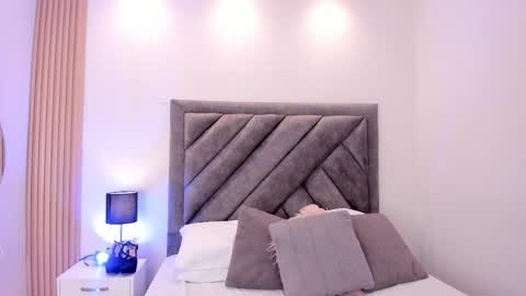 violettarousee online show from 1, 5, 2026