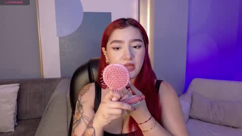 Violett Castel online show from 8, 11, 2025