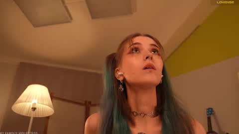 Snapshot of violettessa chatting on 17, 10, 2025 violettessa online show from 17, 10, 2025