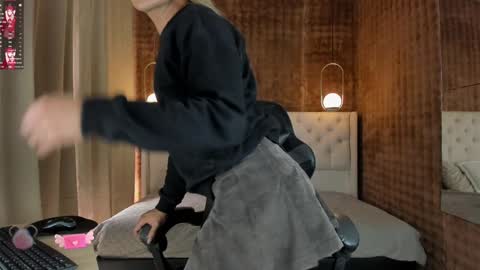 VittaaaPlease help me with your thumbs up its important  online show from 14, 1, 2025