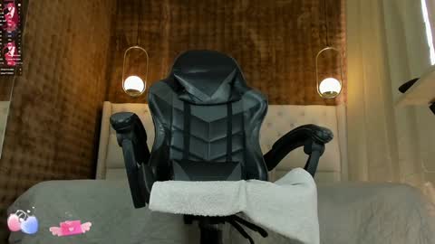 VittaaaPlease help me with your thumbs up its important  online show from 20, 1, 2025