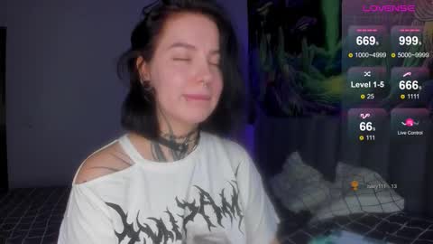 Snapshot of vivi__squirrel chatting on 10, 9, 2025 Vivi online show from 10, 9, 2025