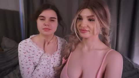 Nelly and Mari online show from 8, 7, 2026