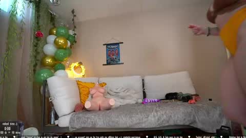 Snapshot of vivid_whit chatting on 7, 4, 2026 Whitney online show from 7, 4, 2026