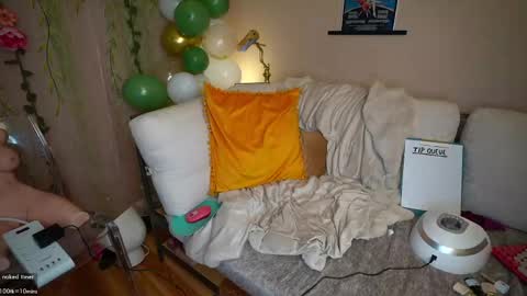 Snapshot of vivid_whit chatting on 8, 5, 2026 Whitney online show from 8, 5, 2026