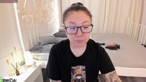 Snapshot of vivien_montclair chatting on 16, 4, 2026 Vivien online show from 16, 4, 2026