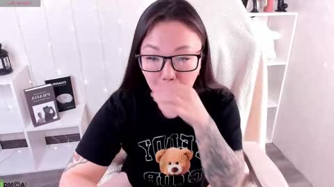 Snapshot of vivien_montclair chatting on 20, 4, 2026 Vivien online show from 20, 4, 2026