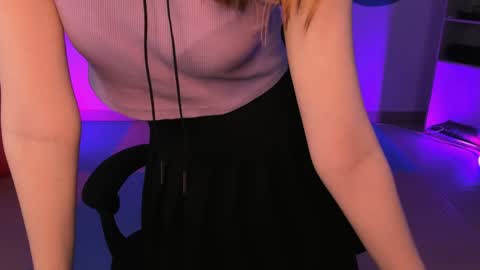 Snapshot of vivienleeigh chatting on 3, 12, 2024 Vivien online show from 3, 12, 2024