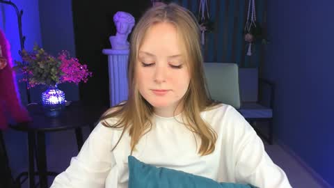 Snapshot of vivienleeigh chatting on 18, 12, 2024 Vivien online show from 18, 12, 2024