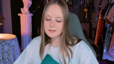 Snapshot of vivienleeigh chatting on 28, 12, 2024 Vivien online show from 28, 12, 2024