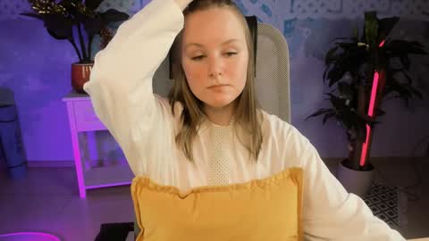 Snapshot of vivienleeigh chatting on 8, 1, 2025 Vivien online show from 8, 1, 2025