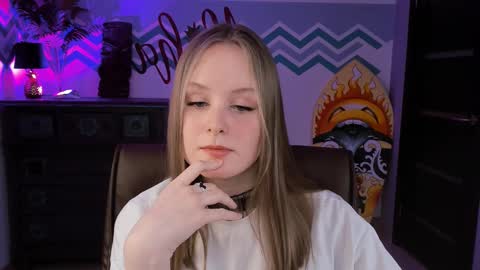 Snapshot of vivienleeigh chatting on 2, 3, 2025 Vivien online show from 2, 3, 2025